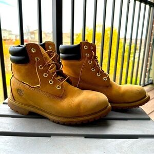 Timberland Classic 6" Women's Boots in Wheat